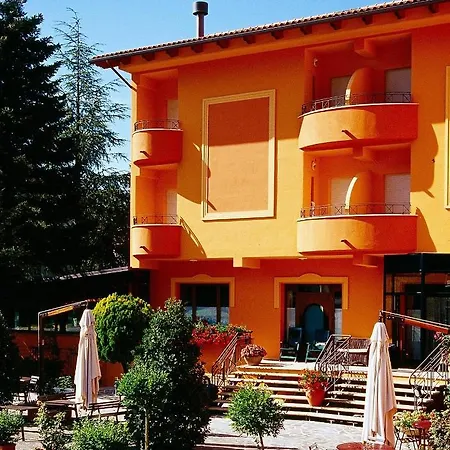 Ristorante Montenerone Il Poeta 酒店 3*